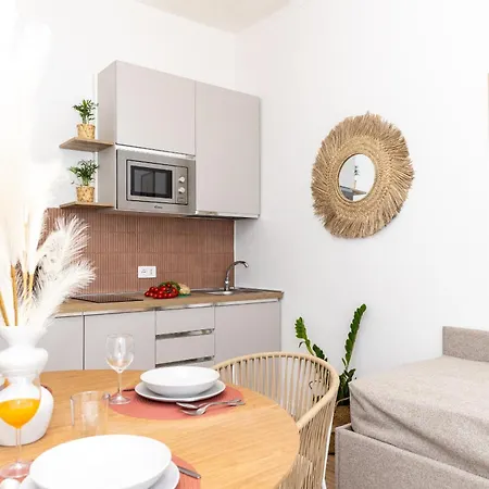 Estate4home - Glee Apartment *